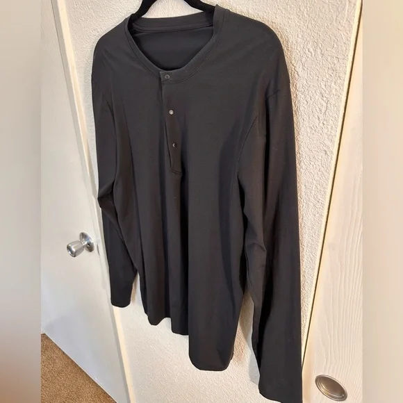 LuluLemon Men's Black Long Sleeve Shirt - Picture 4 of 14